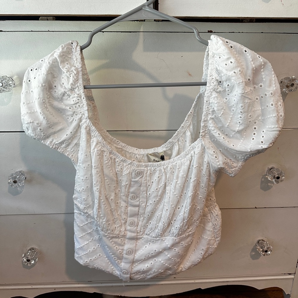 White eyelet short sleeve crop top